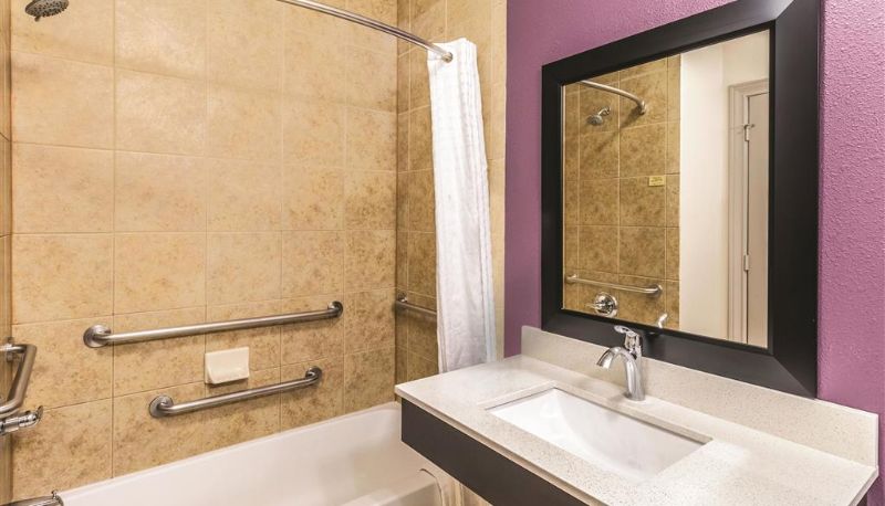 Camera - La Quinta Inn & Suites by Wyndham Mission at West McAllen