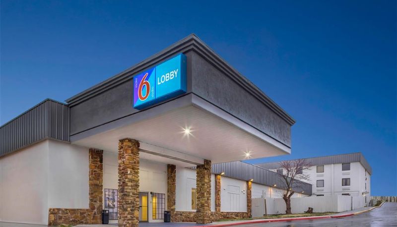 Widok na zewnątrz - Motel 6 Bartlesville OK