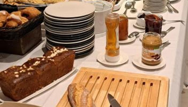 レストラン内の朝食ルーム - HOTEL de la POSTE