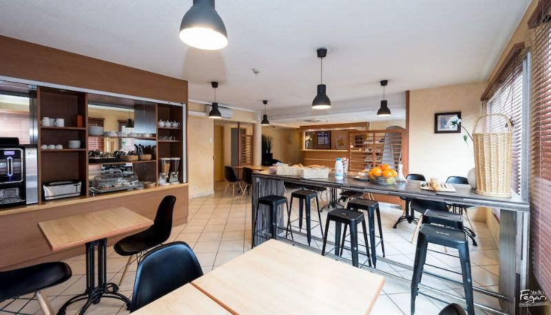 Breakfast room - Hôtel First Rodez