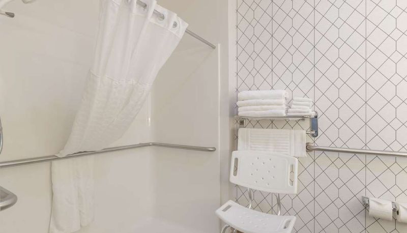 Camera - Comfort Inn & Suites Davenport - Quad Cities