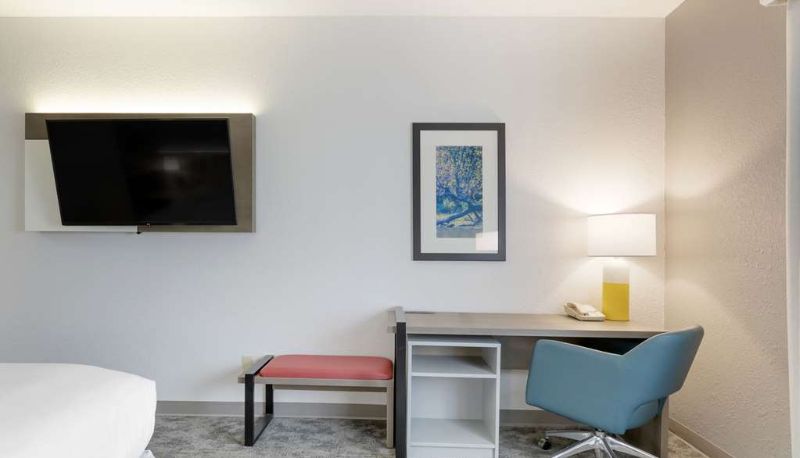 Camera - Comfort Inn & Suites Davenport - Quad Cities