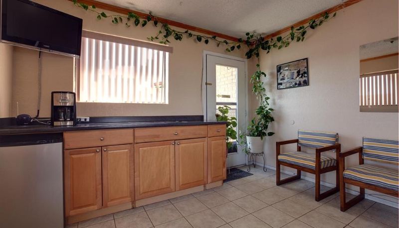 Hall - Americas Best Value Inn Comanche