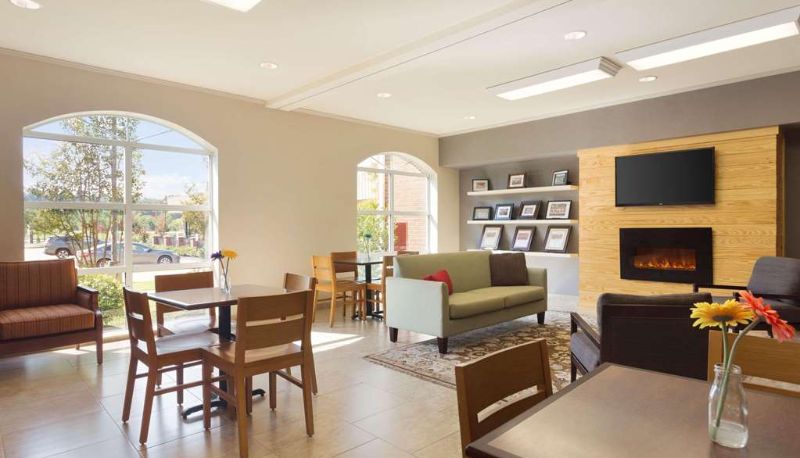 Hall - Country Inn & Suites by Radisson Pineville LA