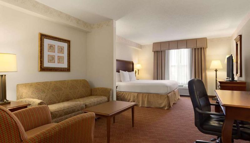 Suite - SPARK BY HILTON WOODBRIDGE