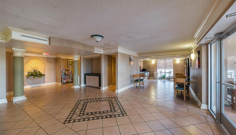 Hall - Motel 6 Alvarado