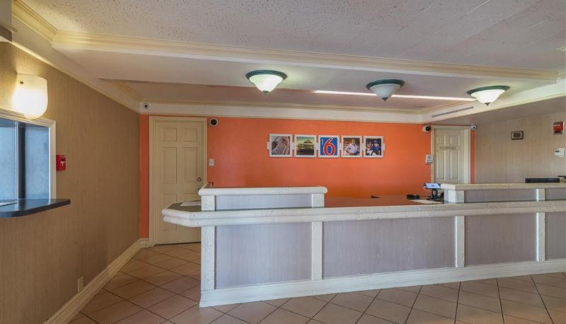 Hall - Motel 6 Alvarado