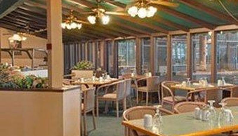 Restaurant - Clarion Inn and Conference Center Empori