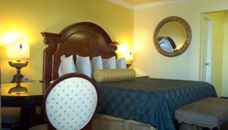 Zimmer - Desert Mirage Inn & Suites
