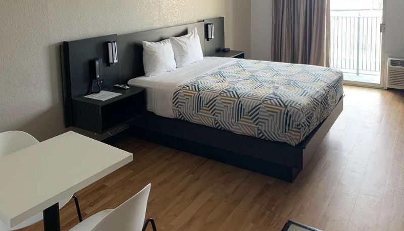 Suite - Studio 6 Lincoln