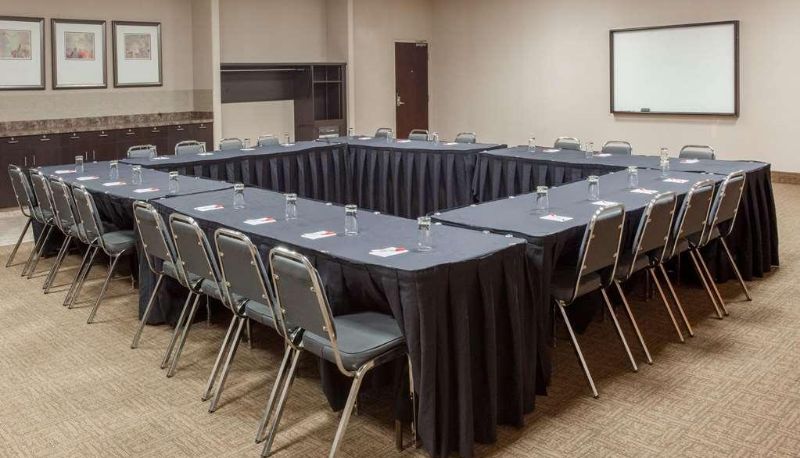 Sala de conferencias - Ramada by Wyndham Brooks