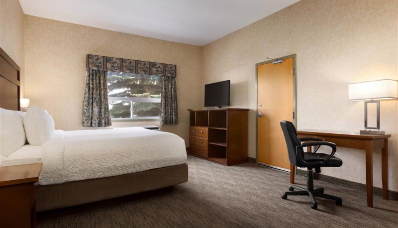 Pokój - Days Inn & Suites by Wyndham Brooks