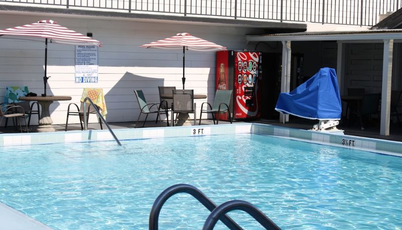 Pool - Village Inn Destin