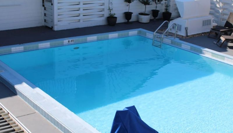 Pool - Village Inn Destin