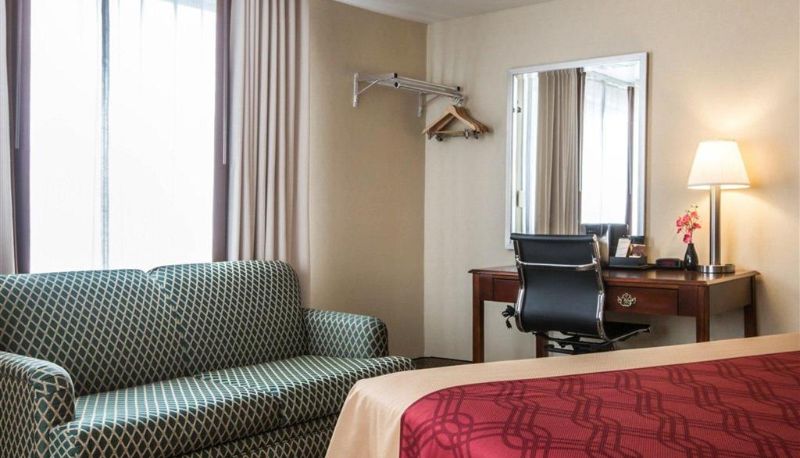 Camera - Econo Lodge Lakes Region