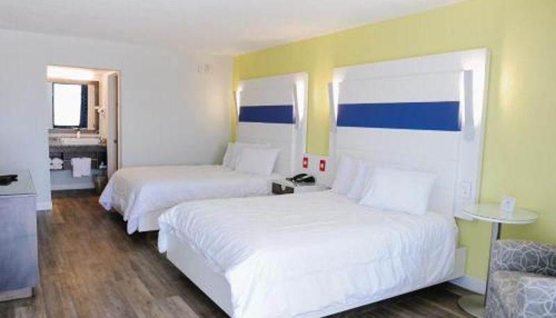 Camera - Regency Inn & Suites - Saint Augustine