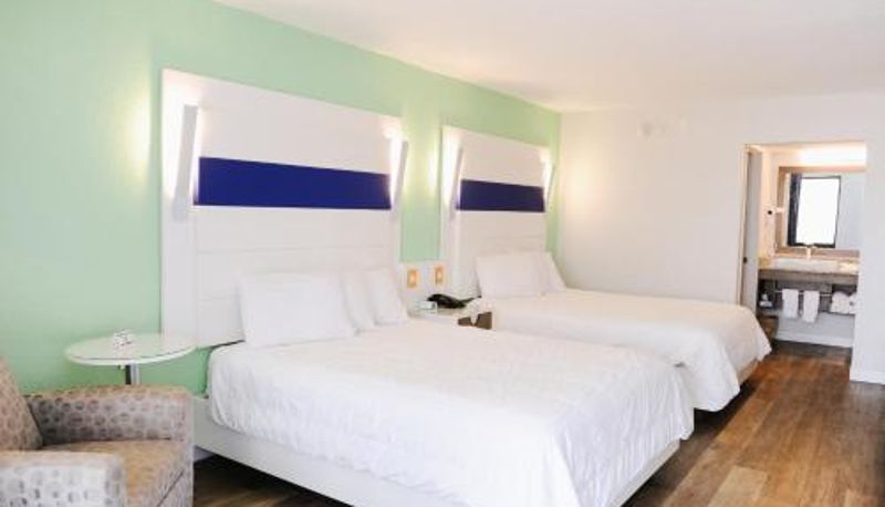 Camera - Regency Inn & Suites - Saint Augustine