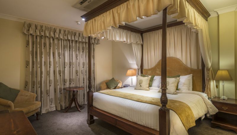 Room - Three Swans Hotel