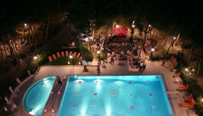 Piscina - Parco Dei Principi