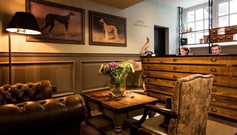 Lobby - Greyhound Hotel