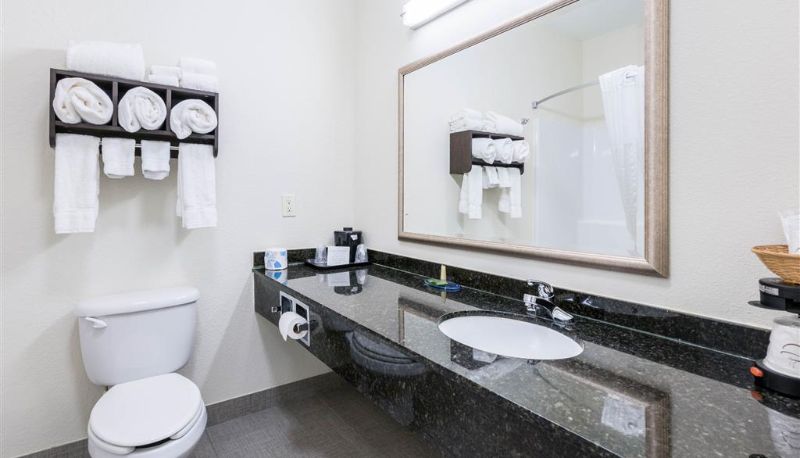 Room - Clarion Pointe Madison-Huntsville