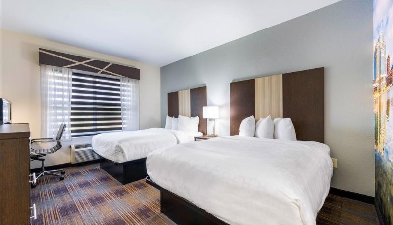 Room - Clarion Pointe Madison-Huntsville