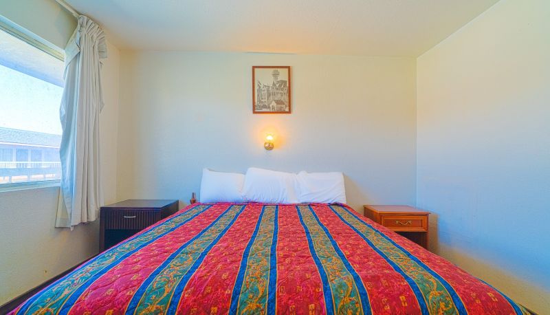 Zimmer - Castle Inn & Suites By OYO