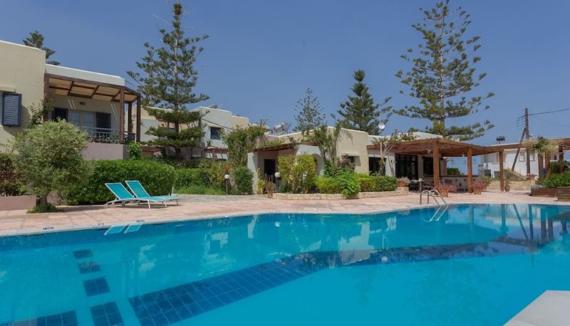 Pool - Your Memories Hotel
