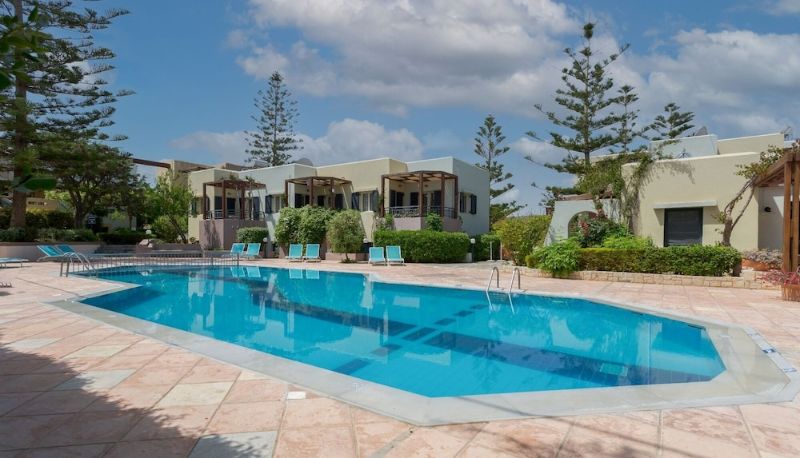Pool - Your Memories Hotel