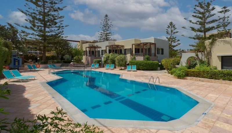 Pool - Your Memories Hotel