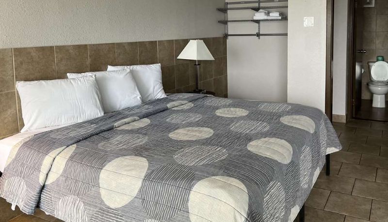 Kamer - TX  Town East Motel 6 Mesquite