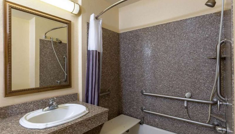 Zimmer - La Quinta Inn & Suites by Wyndham Dodge City