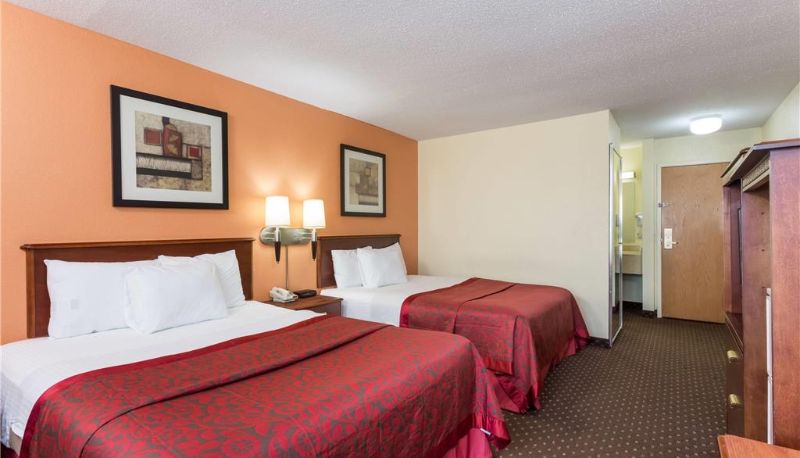 Habitación - Days Inn & Suites by Wyndham Bloomington/Normal IL