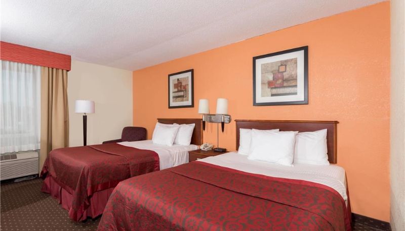 Habitación - Days Inn & Suites by Wyndham Bloomington/Normal IL