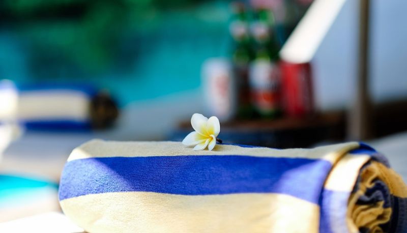 Piscina - Ellie's Hotel