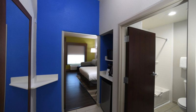 Camera - Holiday Inn Express & Suites SEGUIN by IHG