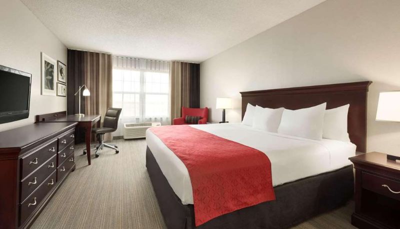 Kamer - Country Inn & Suites by Radisson Kansas City at Village West KS