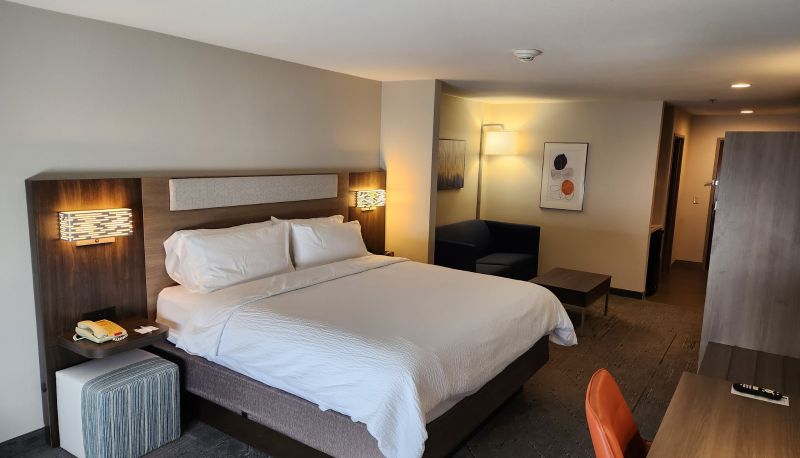Zimmer - Holiday Inn Express & Suites PERRY by IHG