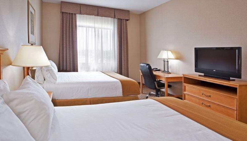 Zimmer - Holiday Inn Express & Suites CHESTERFIELD - SELFRIDGE AREA by IHG
