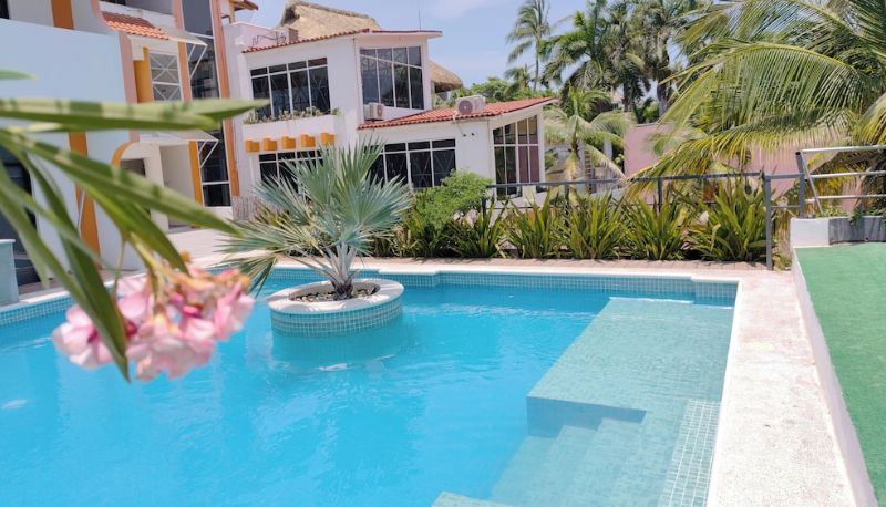 Piscina - Hotel Surf Olas Altas