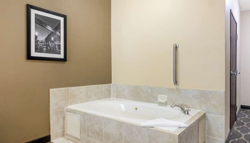 Zimmer - Best Western Plus Burleson Inn & Suites