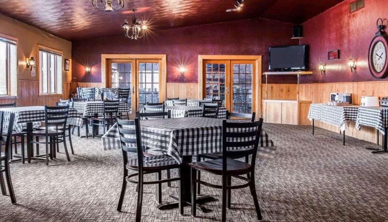 Restaurant - Econo Lodge  Inn & Suites Munising Area