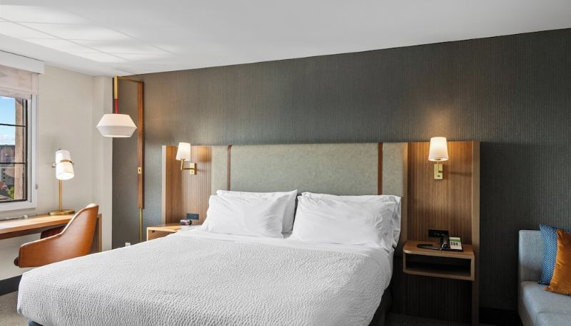 Suite - Holiday Inn NIAGARA FALLS STATE PARK ENTRY by IHG