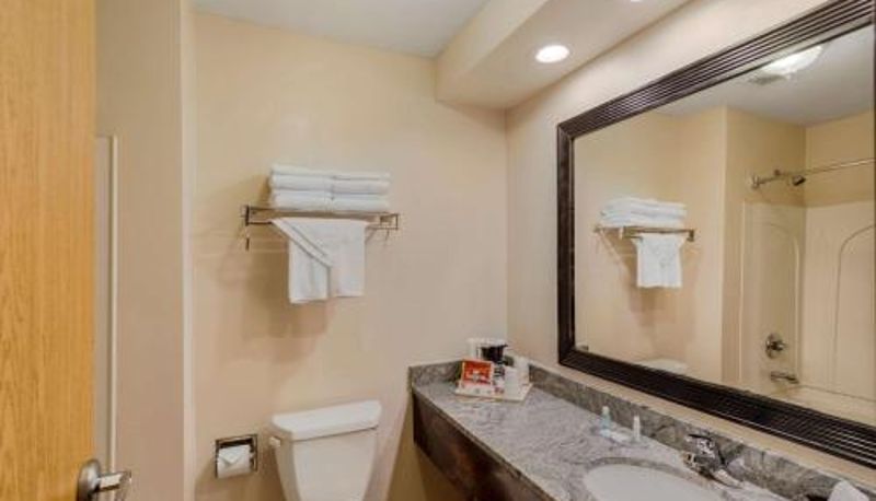 Camera - Quality Inn Hamilton