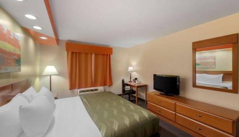 Camera - Quality Inn Hamilton
