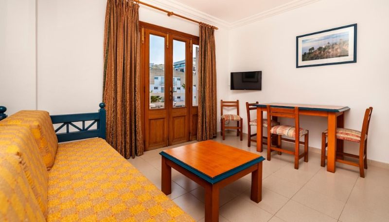 Info - Apartamentos Charly's Can Picafort