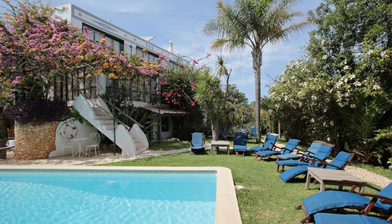 Pool - Uma Casa à Beira Sol