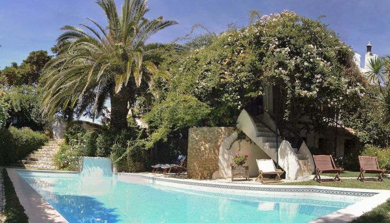 Pool - Uma Casa à Beira Sol