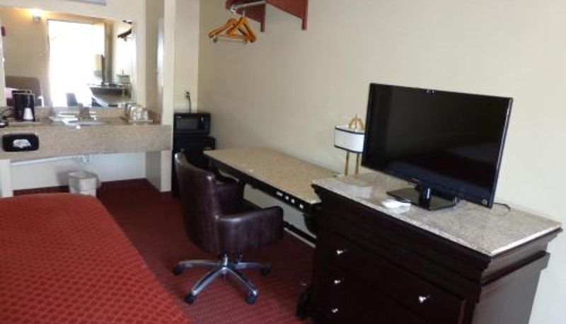 Oda - Economy Inn Express Warren