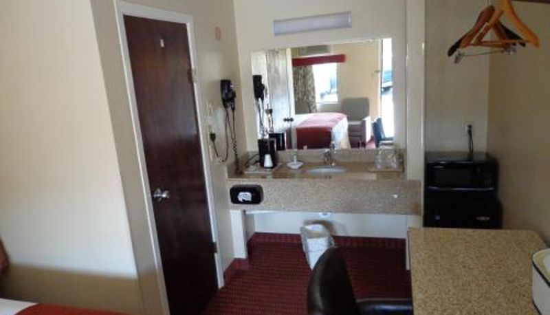 Oda - Economy Inn Express Warren